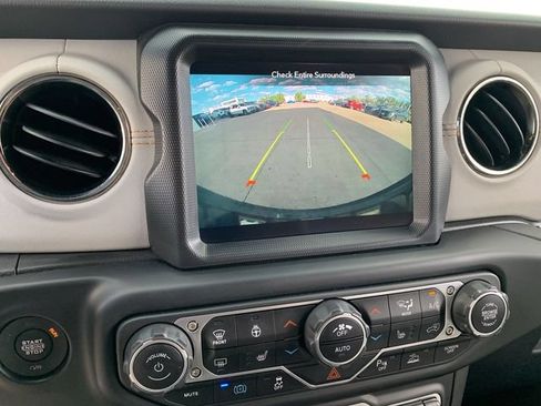 Used 2021 Jeep Wrangler Unlimited Sahara AWD/4WD image 26