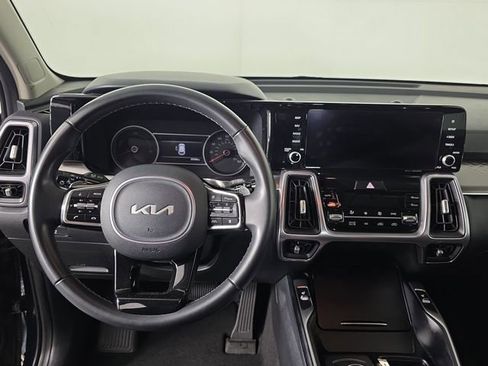 Used 2023 Kia Sorento EX image 9