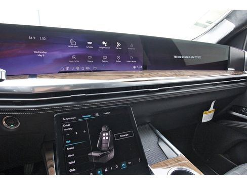 New 2026 Cadillac Escalade Platinum Sport AWD/4WD image 17