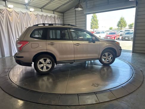 Used 2016 Subaru Forester 2.5i Premium AWD/4WD image 4