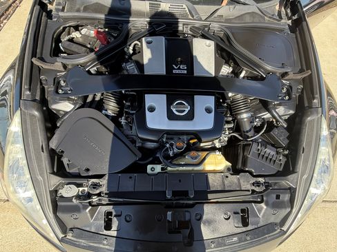 Used 2017 Nissan 370Z Touring image 18