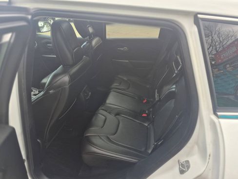 Used 2019 Jeep Cherokee Limited AWD/4WD image 10