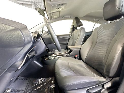Used 2016 Toyota Prius Three image 19