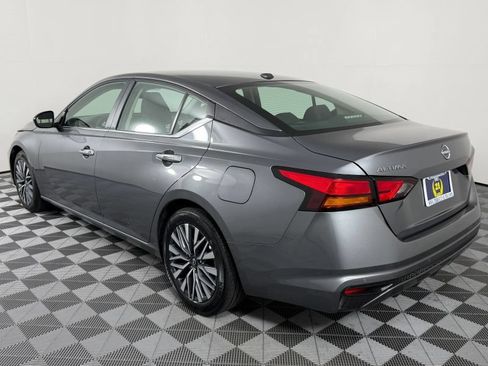 Used 2025 Nissan Altima 2.5 SV FWD image 12