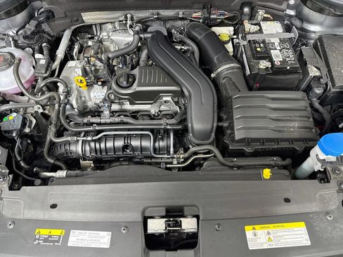 Used 2025 Volkswagen Taos SE FWD image 28