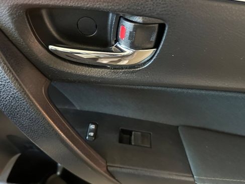 Used 2017 Toyota Corolla LE w/ Carpet Mat Package (TMS) FWD image 19
