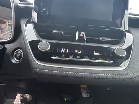 Used 2024 Toyota Corolla SE w/ SE Package image 21