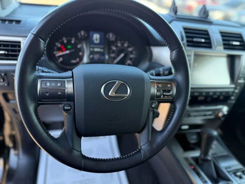 Used 2019 Lexus GX 460 image 32