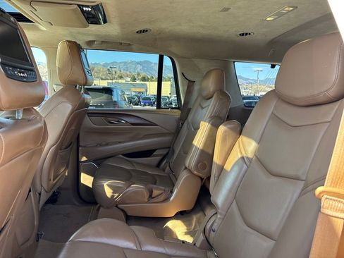 Used 2016 Cadillac Escalade Platinum image 36