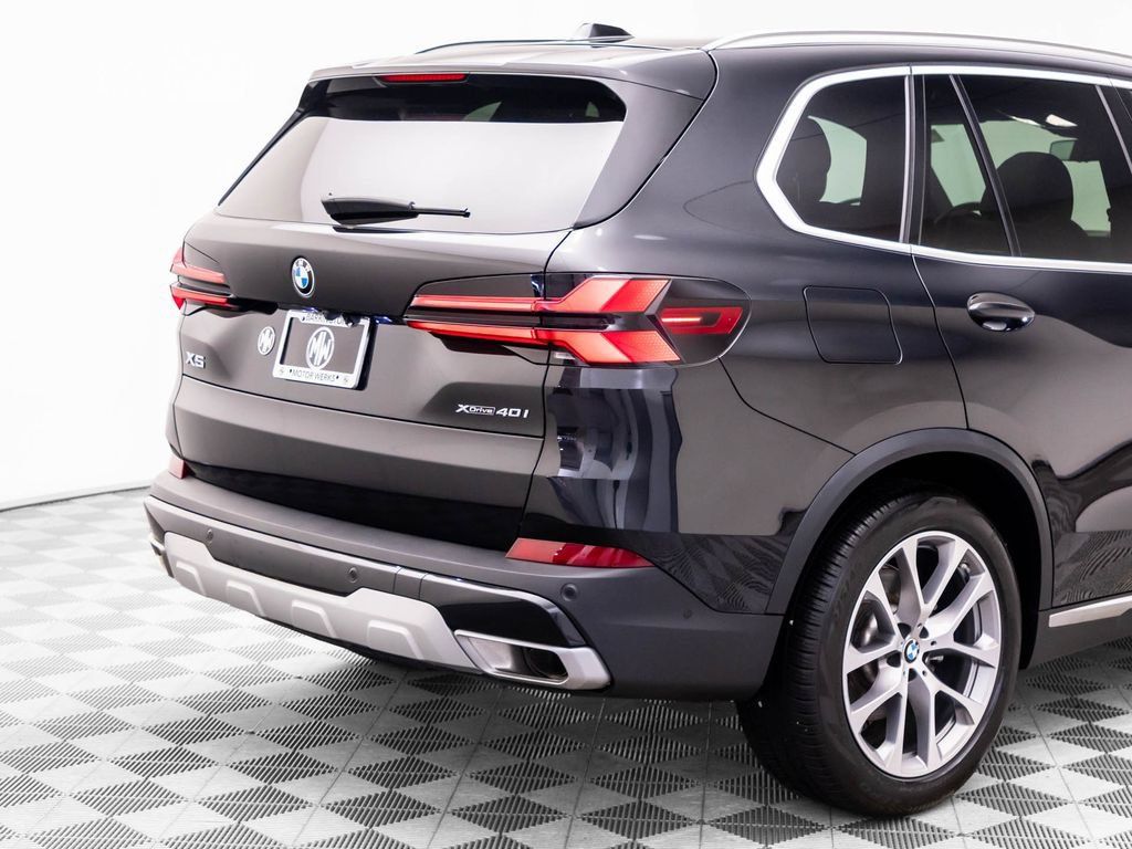 Used 2024 BMW X5 xDrive40i AWD/4WD image 32