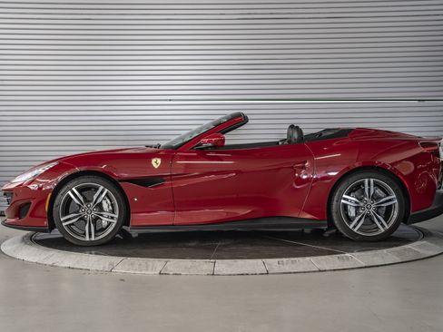 Used 2019 Ferrari Portofino RWD image 2