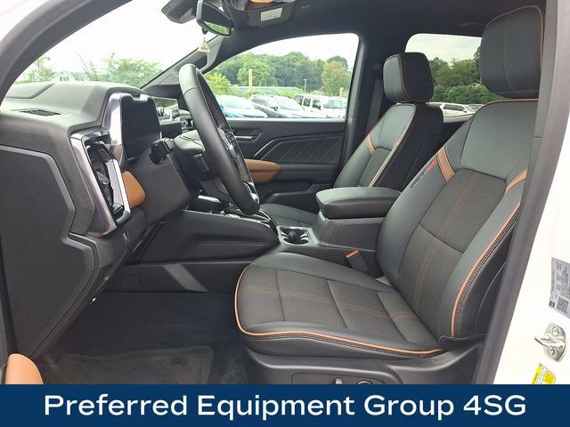 Used 2025 GMC Canyon AT4 AWD/4WD image 2