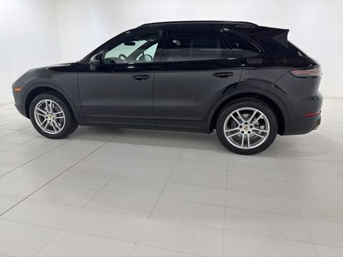 Used 2022 Porsche Cayenne Platinum Edition AWD/4WD image 2