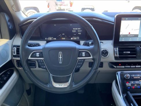 Used 2021 Lincoln Navigator Reserve image 6
