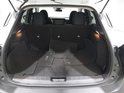 Used 2025 Nissan Kicks SV AWD/4WD image 4
