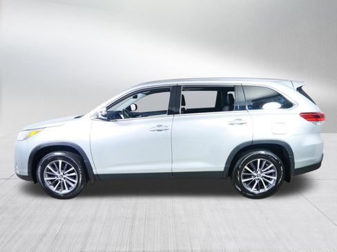 Used 2019 Toyota Highlander XLE image 4