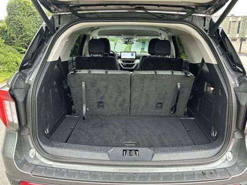 Used 2025 Ford Explorer Active w/ Active Comfort Package RWD image 14
