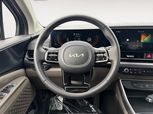 Used 2026 Kia Carnival FWD image 13