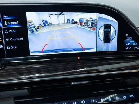 Used 2022 Cadillac Escalade Premium Luxury image 17