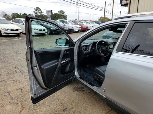 Used 2016 Toyota RAV4 SE image 15