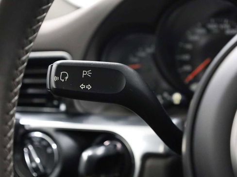 Certified 2018 Porsche 911 Carrera 4S image 29