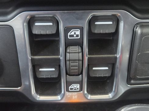 Used 2025 Jeep Wrangler Unlimited Sahara w/ Safety Group AWD/4WD image 25