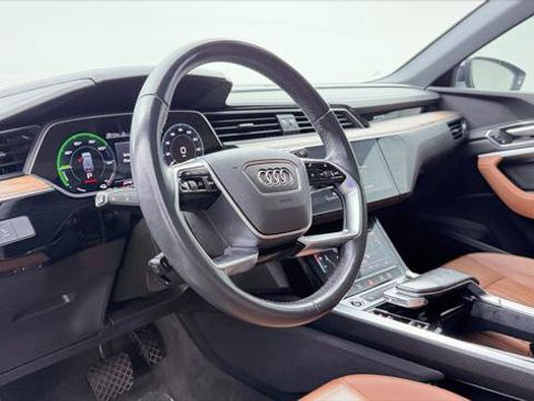 Used 2022 Audi e-tron Premium AWD/4WD image 24