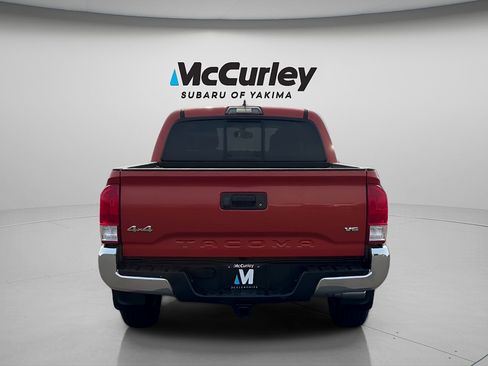 Used 2017 Toyota Tacoma SR5 w/ Tow Package AWD/4WD image 6
