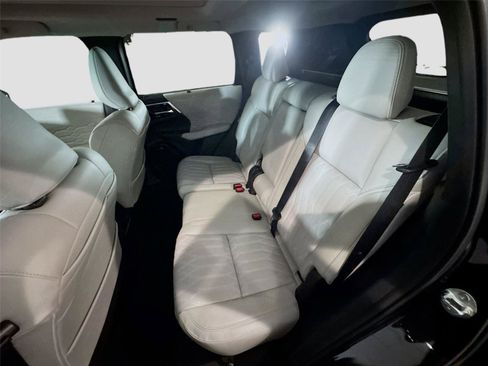 New 2026 Mitsubishi Outlander SEL FWD image 18