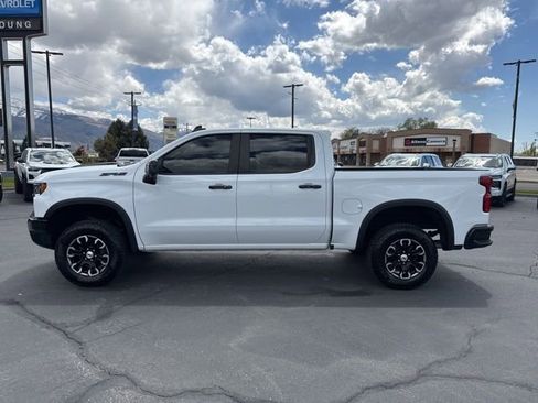Used 2023 Chevrolet Silverado 1500 ZR2 w/ Technology Package AWD/4WD image 4