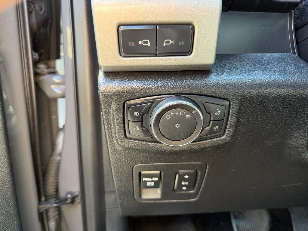 Used 2018 Ford F150 Lariat w/ Equipment Group 502A Luxury AWD/4WD image 26