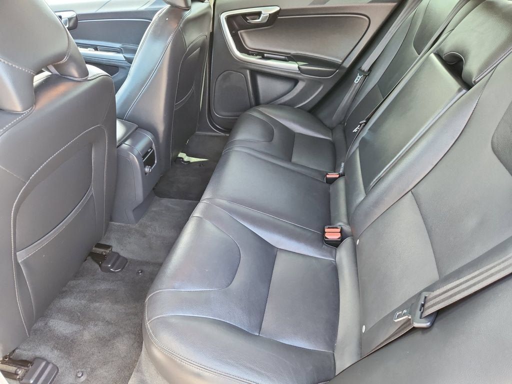Used 2018 Volvo V60 T5 Cross Country AWD/4WD image 13