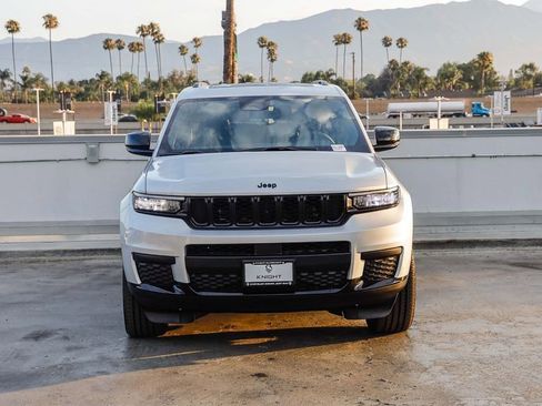 New 2025 Jeep Grand Cherokee L Altitude image 3