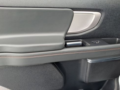 Used 2025 Ford Expedition Active image 13