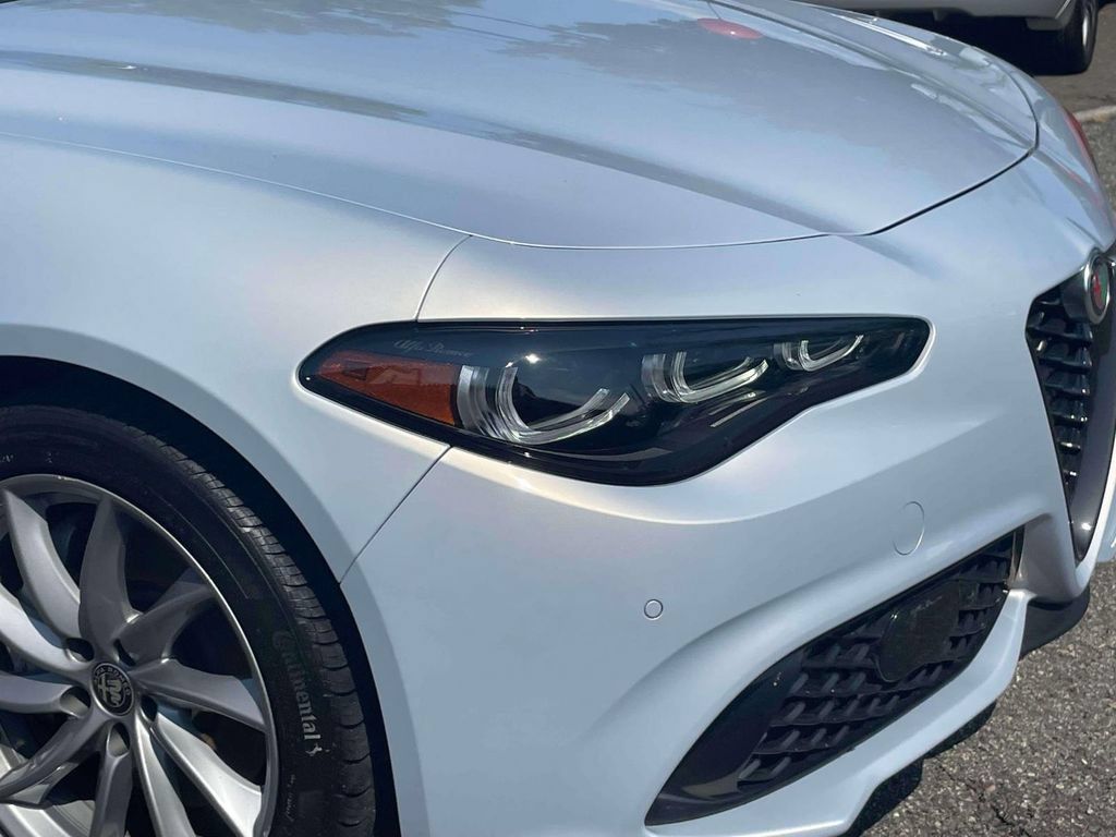 Used 2025 Alfa Romeo Giulia AWD image 9