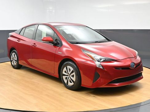 Used 2018 Toyota Prius Two w/ Prius Two Safety Plus Package FWD image 3