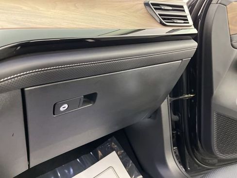 Used 2024 Volkswagen Atlas SE w/ Black Wheel Package image 38