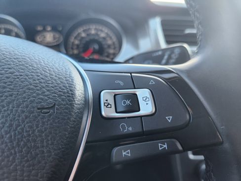 Used 2017 Volkswagen Golf Alltrack S image 15