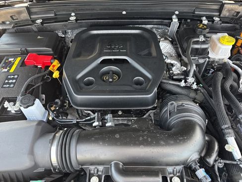 Used 2025 Jeep Wrangler Unlimited Sahara image 33