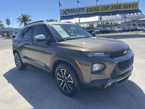 Used 2021 Chevrolet TrailBlazer ACTIV w/ Technology Package FWD image 2