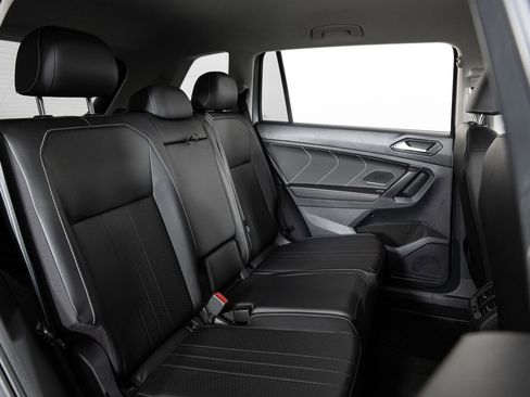 Used 2023 Volkswagen Tiguan SE image 24