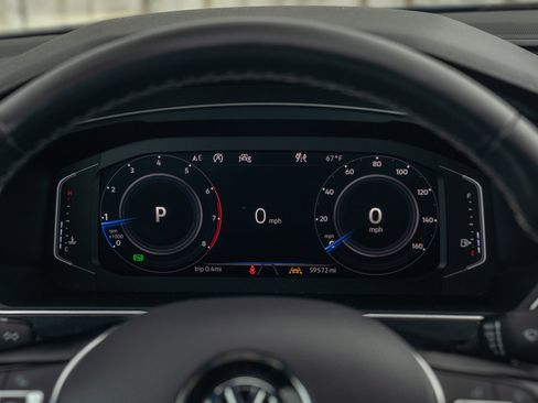 Used 2020 Volkswagen Tiguan SEL Premium R-Line AWD/4WD image 25