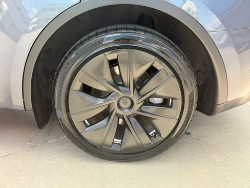 Used 2023 Tesla Model Y Long Range AWD/4WD image 14