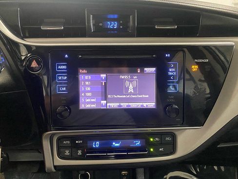 Used 2017 Toyota Corolla LE image 19