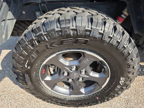 Used 2021 Jeep Gladiator Rubicon AWD/4WD image 9