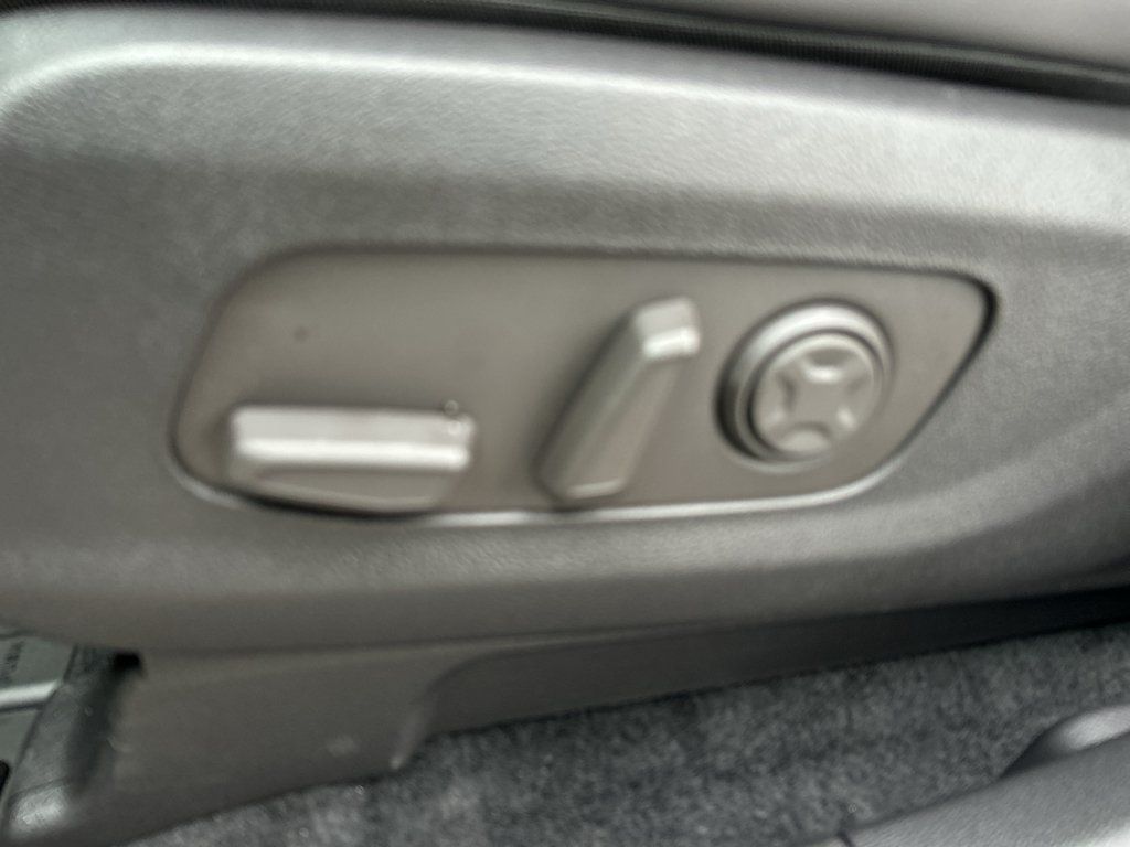 New 2026 Kia Carnival EX FWD image 19