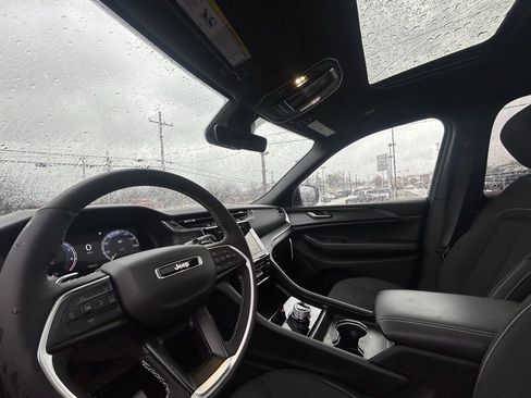 Used 2025 Jeep Grand Cherokee L Laredo w/ Luxury Tech Group I image 15