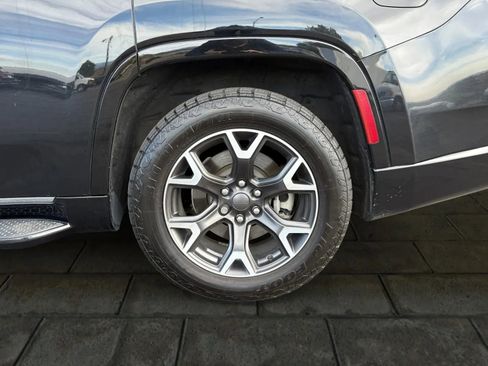 Used 2024 Jeep Wagoneer Series III w/ HD Trailer Tow Package image 19