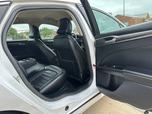 Used 2017 Ford Fusion SE w/ Equipment Group 602A FWD image 22