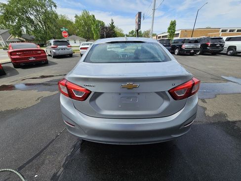 Used 2018 Chevrolet Cruze LT FWD image 9